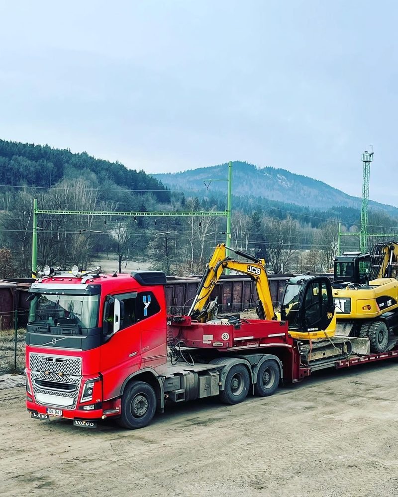 Autodoprava – tahač Volvo s podvalníkem ASTRID